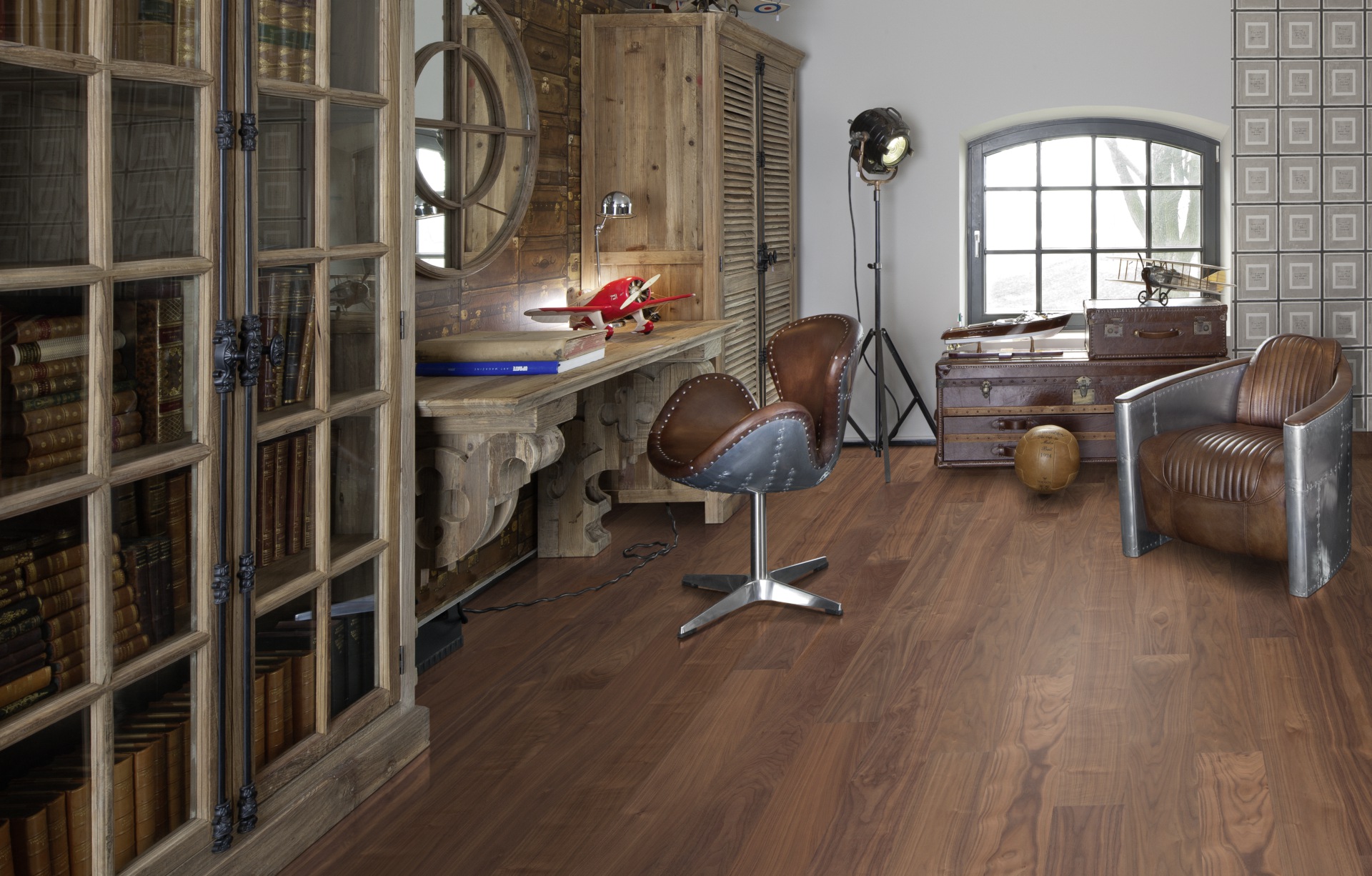 Паркетная доска Kahrs Хабитэт Орех Статуя Statue матовый лак 1810×150×7 фото в интерьере Паркетная доска Kahrs Хабитэт Орех Статуя Statue матовый лак 1810×150×7 фото в интерьере