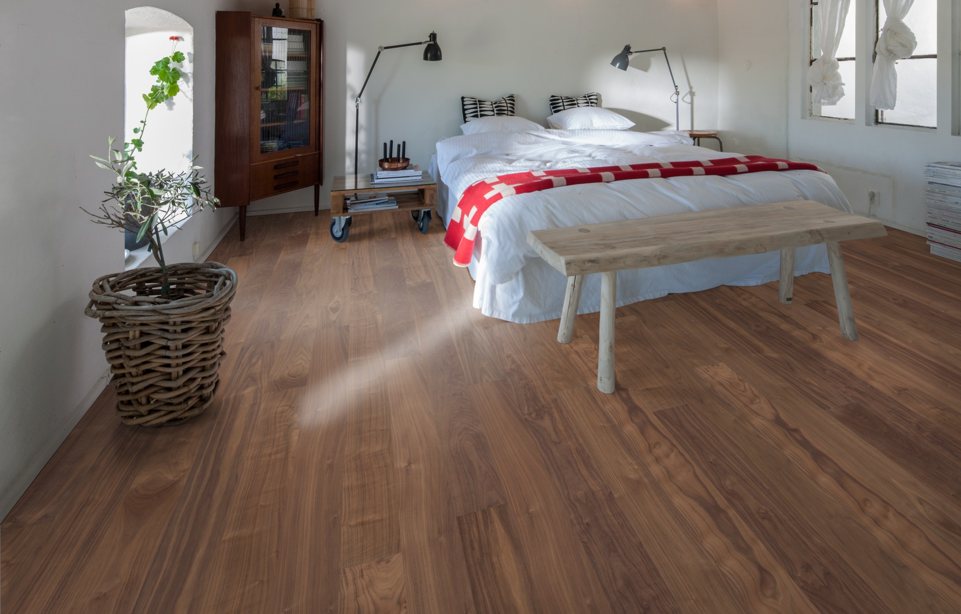 Паркетная доска Kahrs Хабитэт Орех Статуя Statue матовый лак 1810×150×7 фото в интерьере Паркетная доска Kahrs Хабитэт Орех Статуя Statue матовый лак 1810×150×7 фото в интерьере