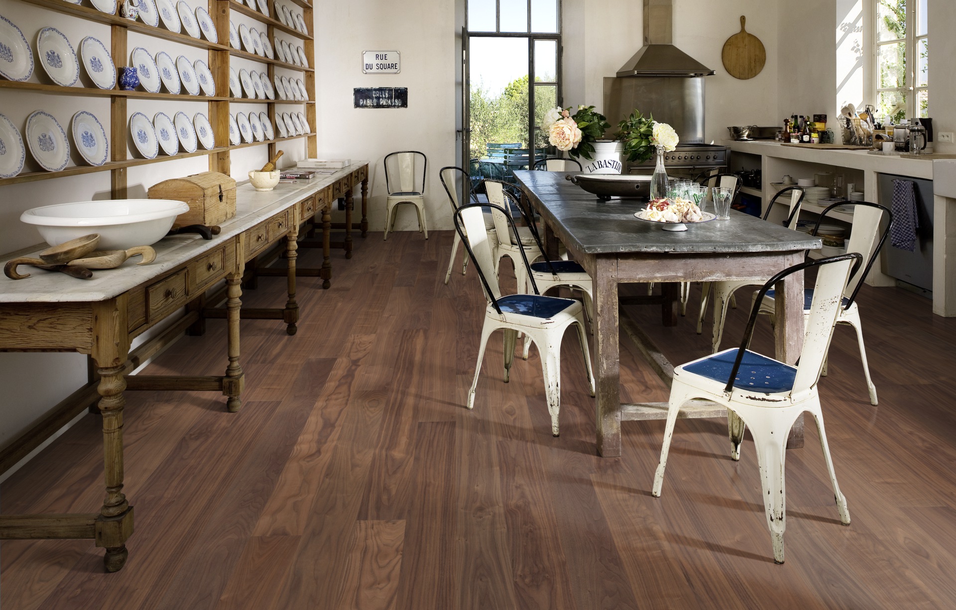 Паркетная доска Kahrs Хабитэт Орех Статуя Statue матовый лак 1810×150×7 фото в интерьере Паркетная доска Kahrs Хабитэт Орех Статуя Statue матовый лак 1810×150×7 фото в интерьере