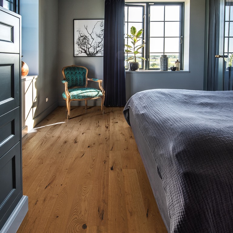 Паркетная доска Kahrs Канвас Дуб Тафт Tuft 13106AEK1BKW185 Lively 1860×127×13 фото в интерьере