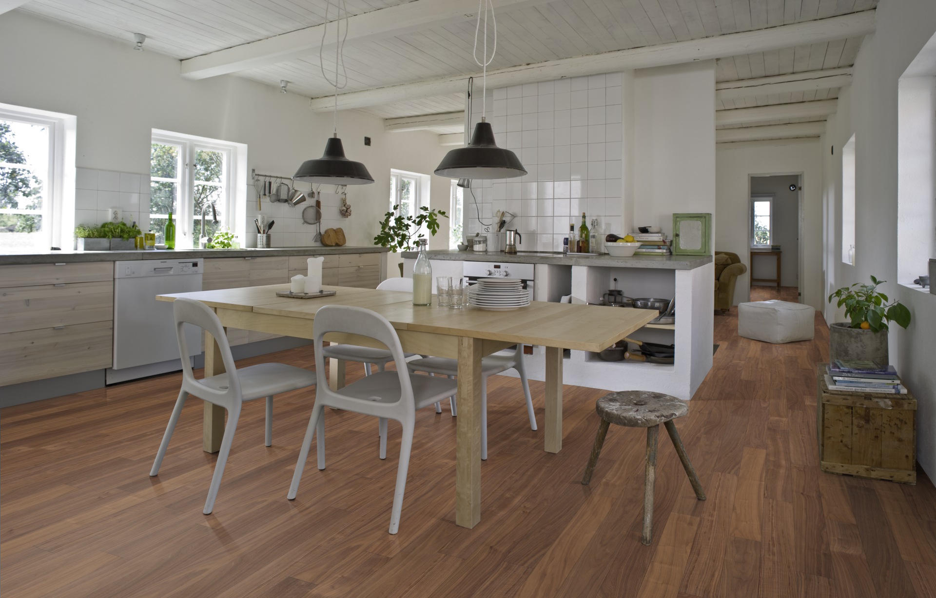 Паркетная доска Kahrs Ливинг Орех Какао Cocoa 1225×118×7 фото в интерьере Паркетная доска Kahrs Ливинг Орех Какао Cocoa 1225×118×7 фото в интерьере