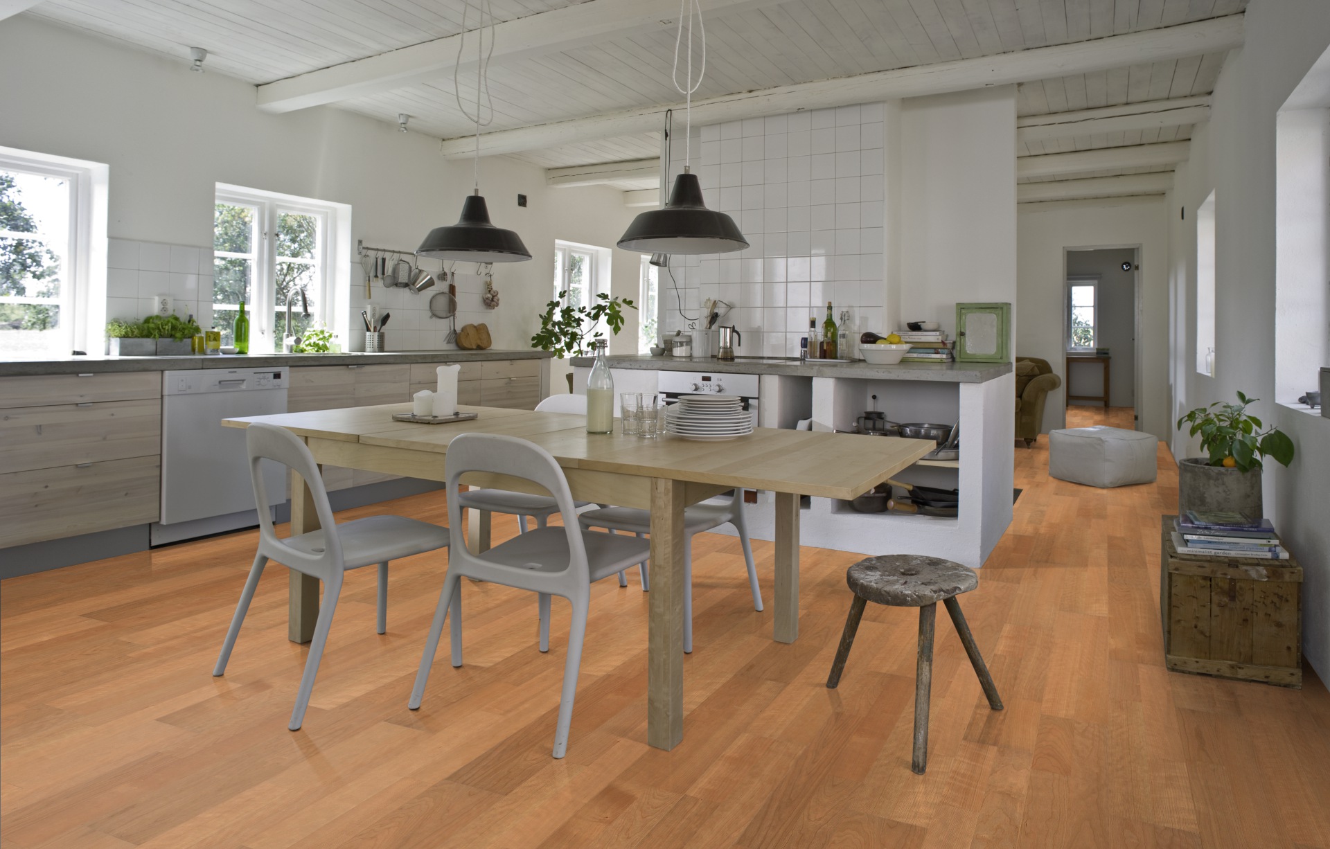 Паркетная доска Kahrs Лодж Вишня Зима Winter 1225×193×7 фото в интерьере Паркетная доска Kahrs Лодж Вишня Зима Winter 1225×193×7 фото в интерьере