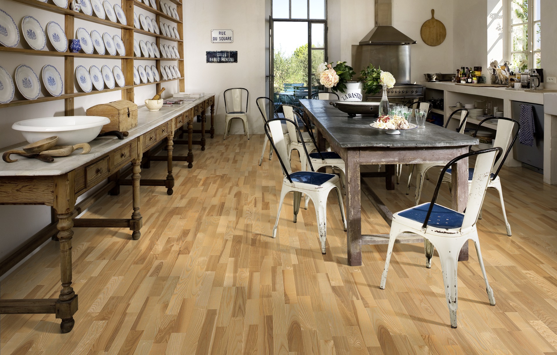 Паркетная доска Kahrs Скандинавская Ясень Кальмар Kalmar 153N18AK09KW240 Variation 2423×200×15 фото в интерьере