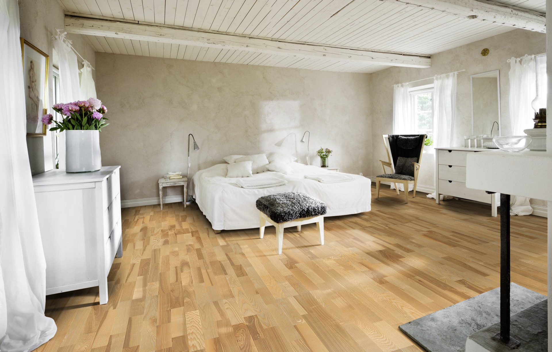 Паркетная доска Kahrs Скандинавская Ясень Кальмар Kalmar 153N18AK09KW240 Variation 2423×200×15 фото в интерьере