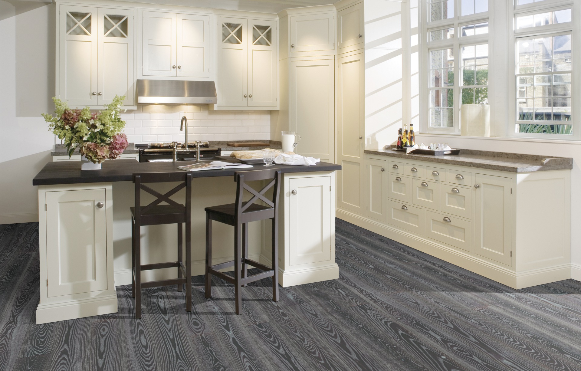 Паркетная доска Kahrs Ясень Черное серебро Black silver 2100×187×15 фото в интерьере Паркетная доска Kahrs Ясень Черное серебро Black silver 2100×187×15 фото в интерьере