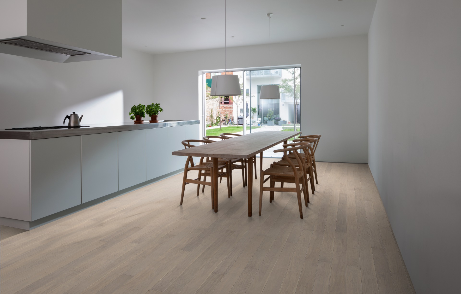 Глянцевая паркетная доска Kahrs Дуб Жемчуг Pearl 2420×187×15 фото в интерьере Глянцевая паркетная доска Kahrs Дуб Жемчуг Pearl 2420×187×15 фото в интерьере