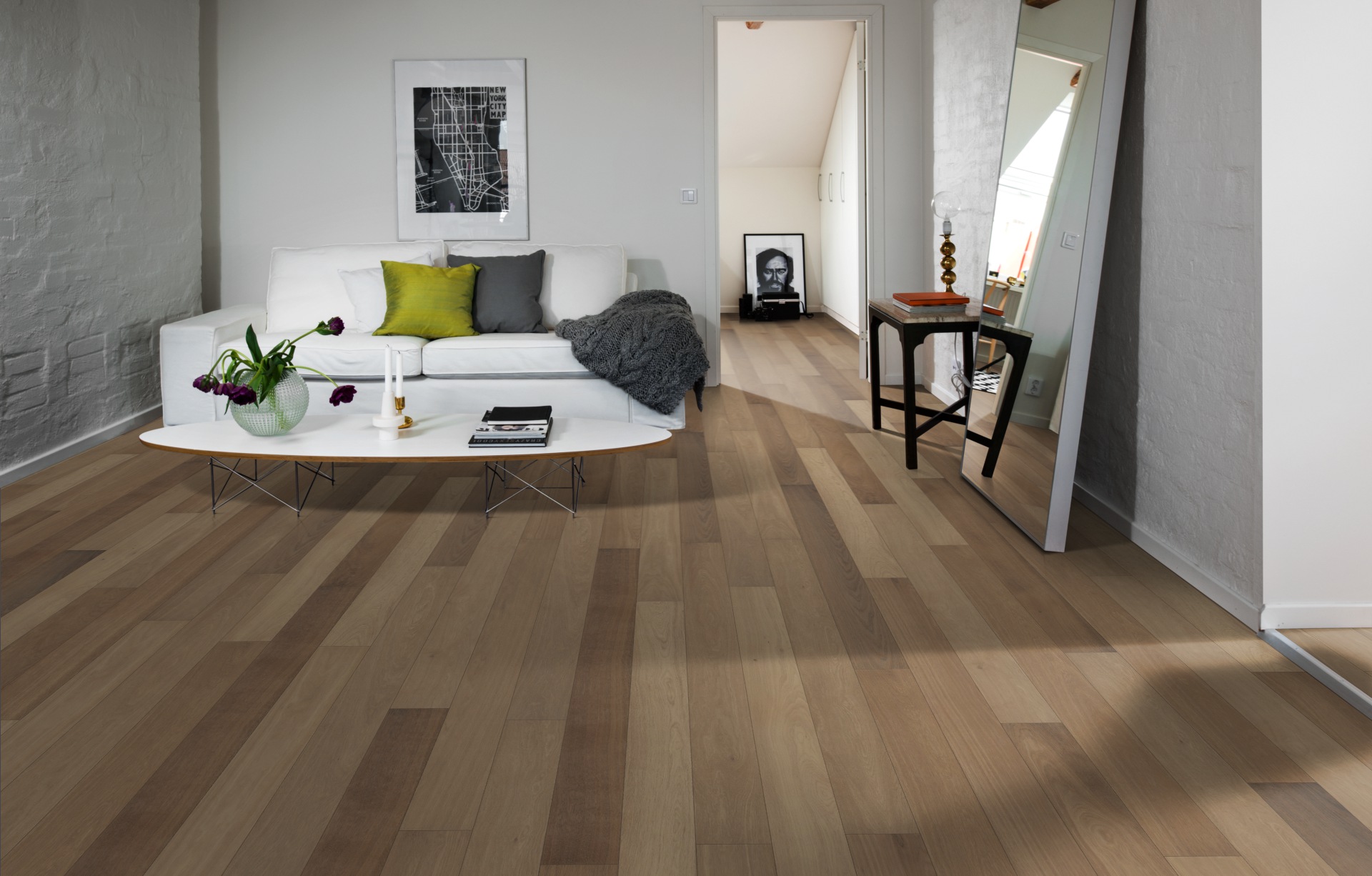 Глянцевая паркетная доска Kahrs Дуб Дым костра Fumoir 1800×130×15 фото в интерьере