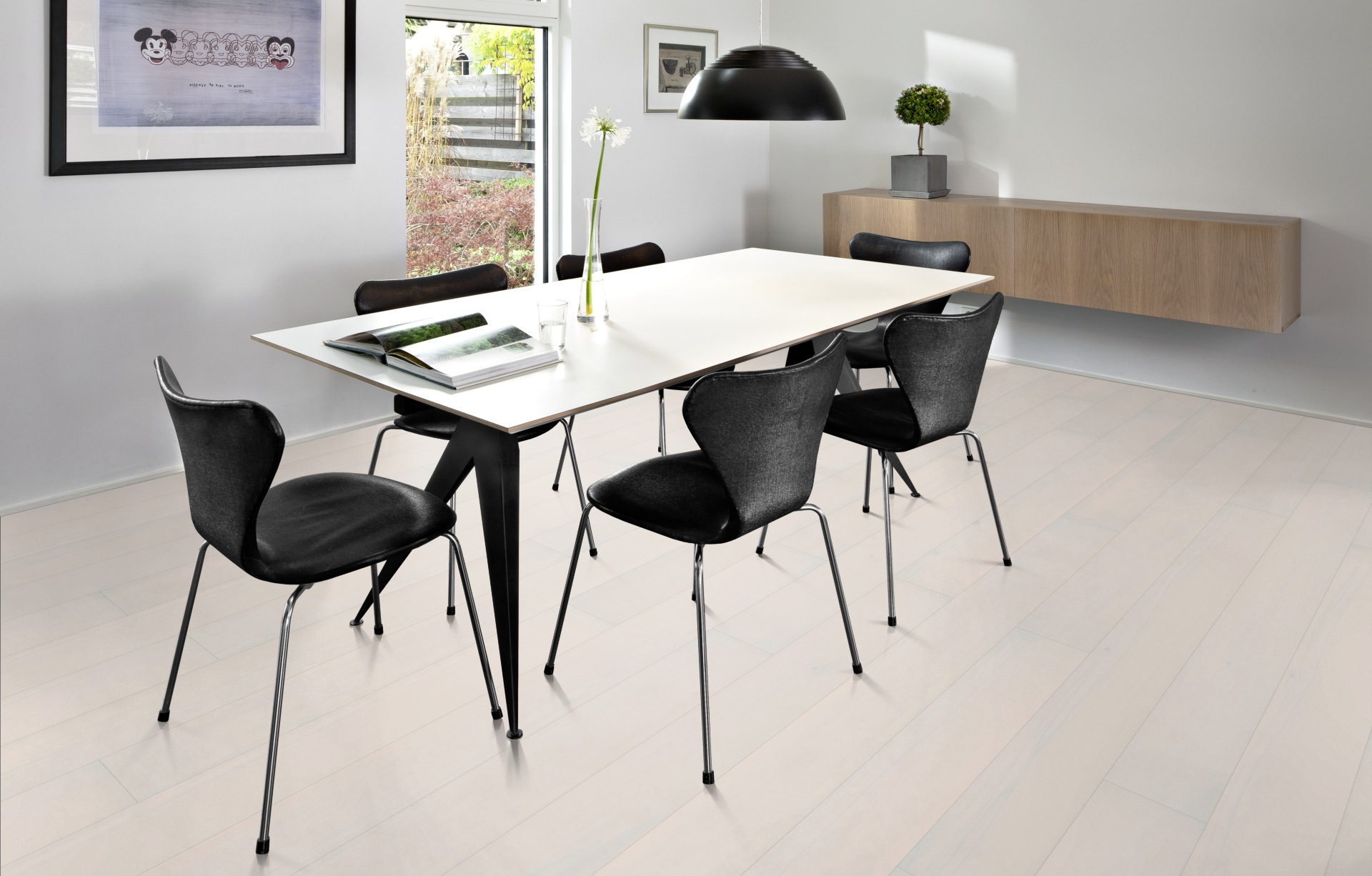 Белая глянцевая паркетная доска Kahrs Бук Белое Сияние Opaque 2100×187×15 фото в интерьере Белая глянцевая паркетная доска Kahrs Бук Белое Сияние Opaque 2100×187×15 фото в интерьере