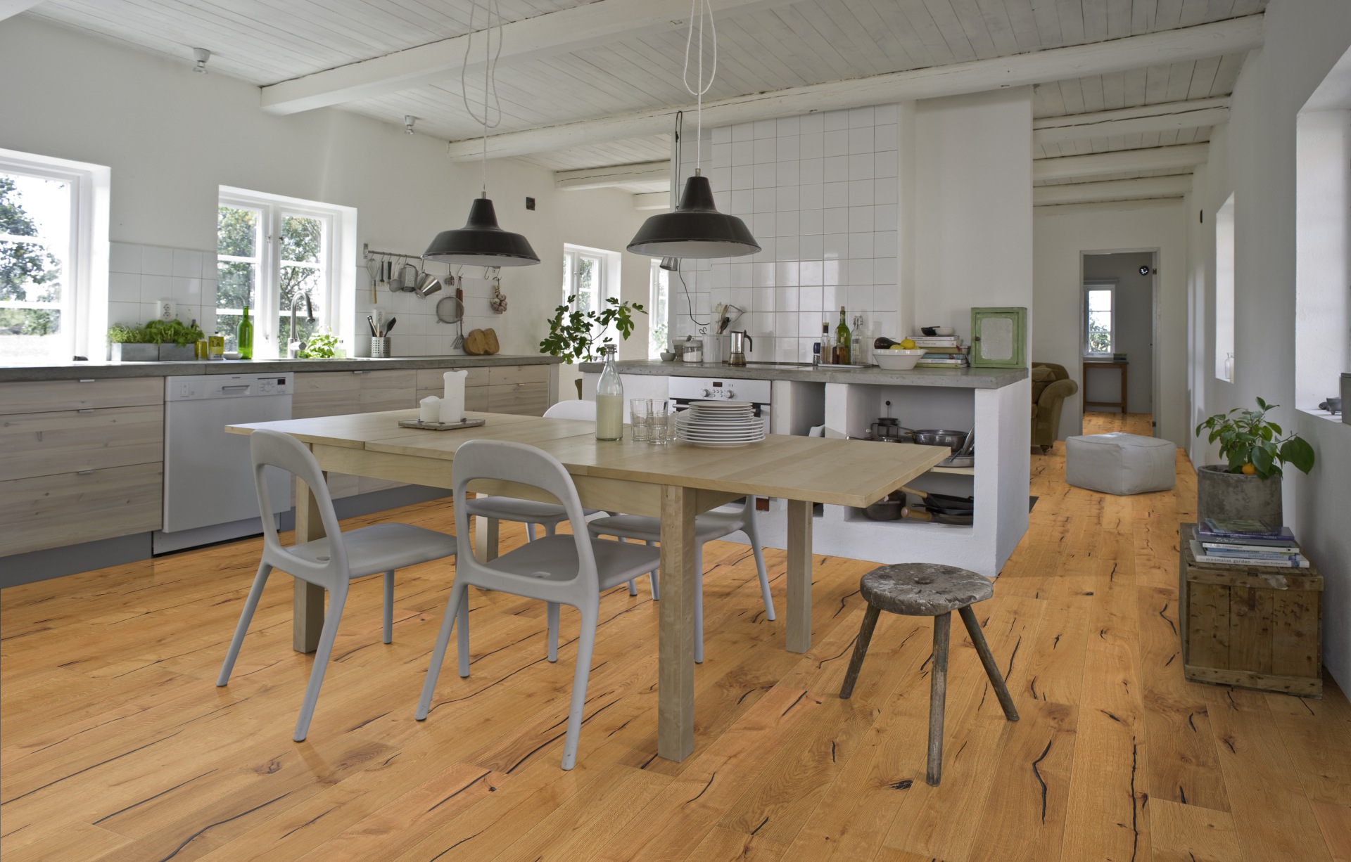 Паркетная доска Kahrs Смоланд Дуб Финнведен Finnveden 151NDSEK03KW240 Expressive 2420×187×15 фото в интерьере