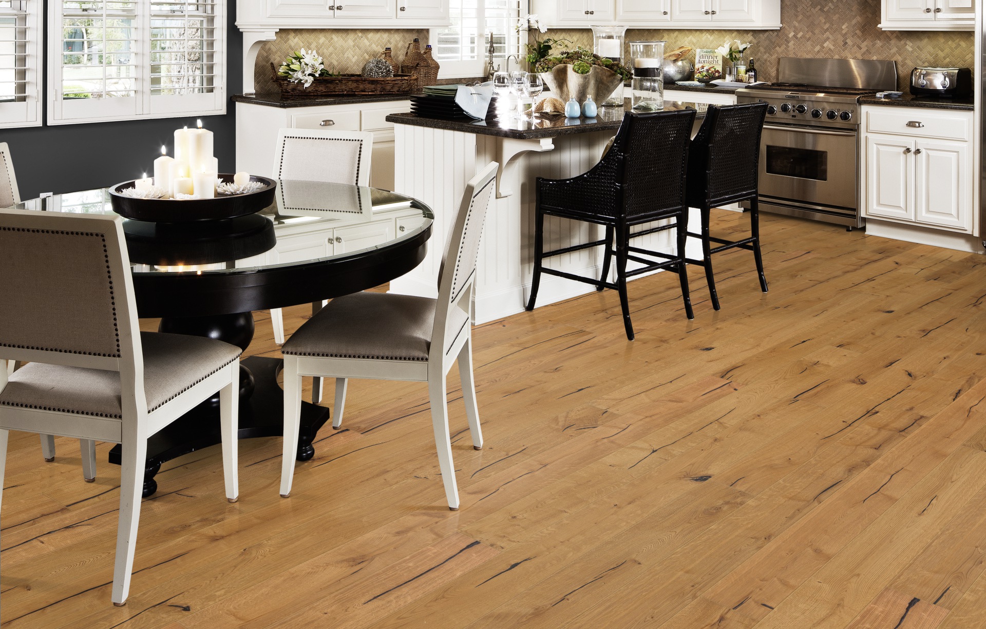 Паркетная доска Kahrs Смоланд Дуб Финнведен Finnveden 151NDSEK03KW240 Expressive 2420×187×15 фото в интерьере