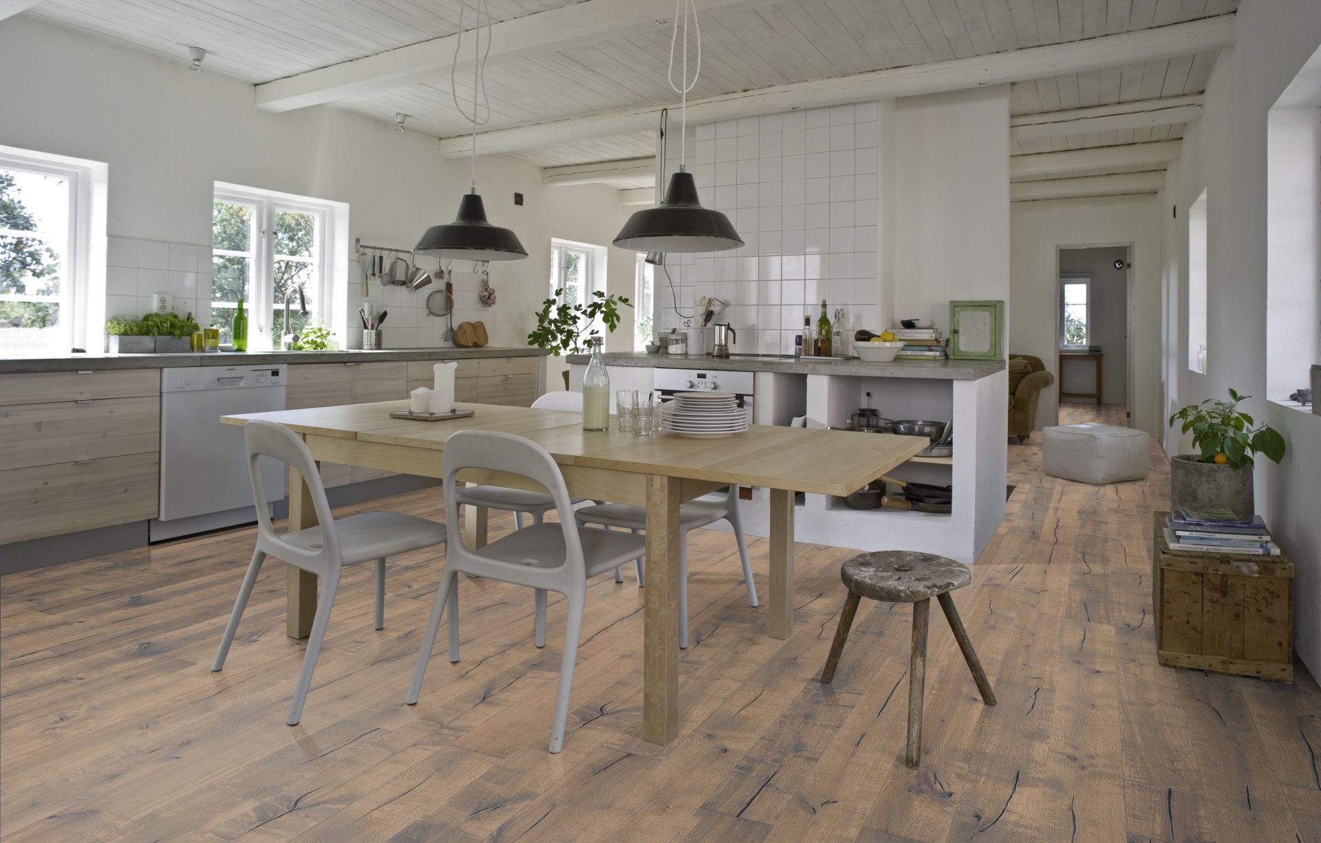 Паркетная доска Kahrs Смоланд Дуб Хандберд Handbord 151NDSEK06KW240 Expressive 2420×187×15 фото в интерьере Паркетная доска Kahrs Смоланд Дуб Хандберд Handbord 151NDSEK06KW240 Expressive 2420×187×15 фото в интерьере