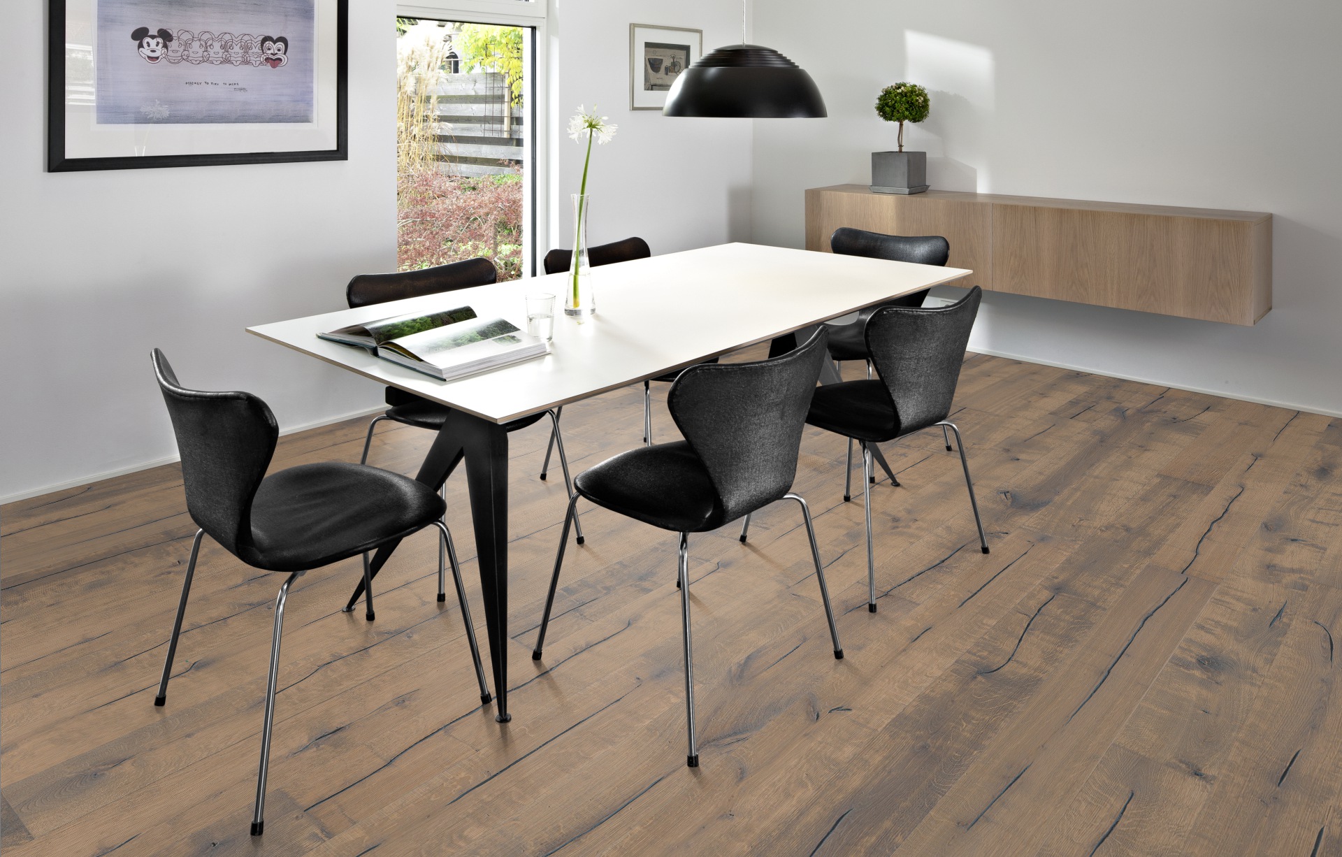 Паркетная доска Kahrs Смоланд Дуб Хандберд Handbord 151NDSEK06KW240 Expressive 2420×187×15 фото в интерьере Паркетная доска Kahrs Смоланд Дуб Хандберд Handbord 151NDSEK06KW240 Expressive 2420×187×15 фото в интерьере