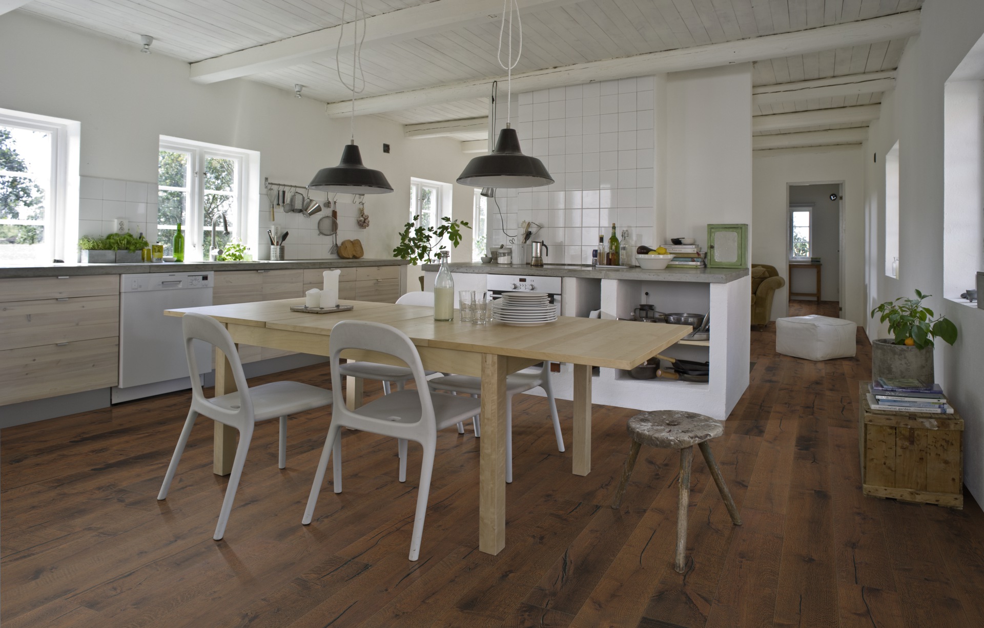 Паркетная доска Kahrs Смоланд Дуб Твета Tveta 151NDSEK04KW240 Expressive 2420×187×15 фото в интерьере