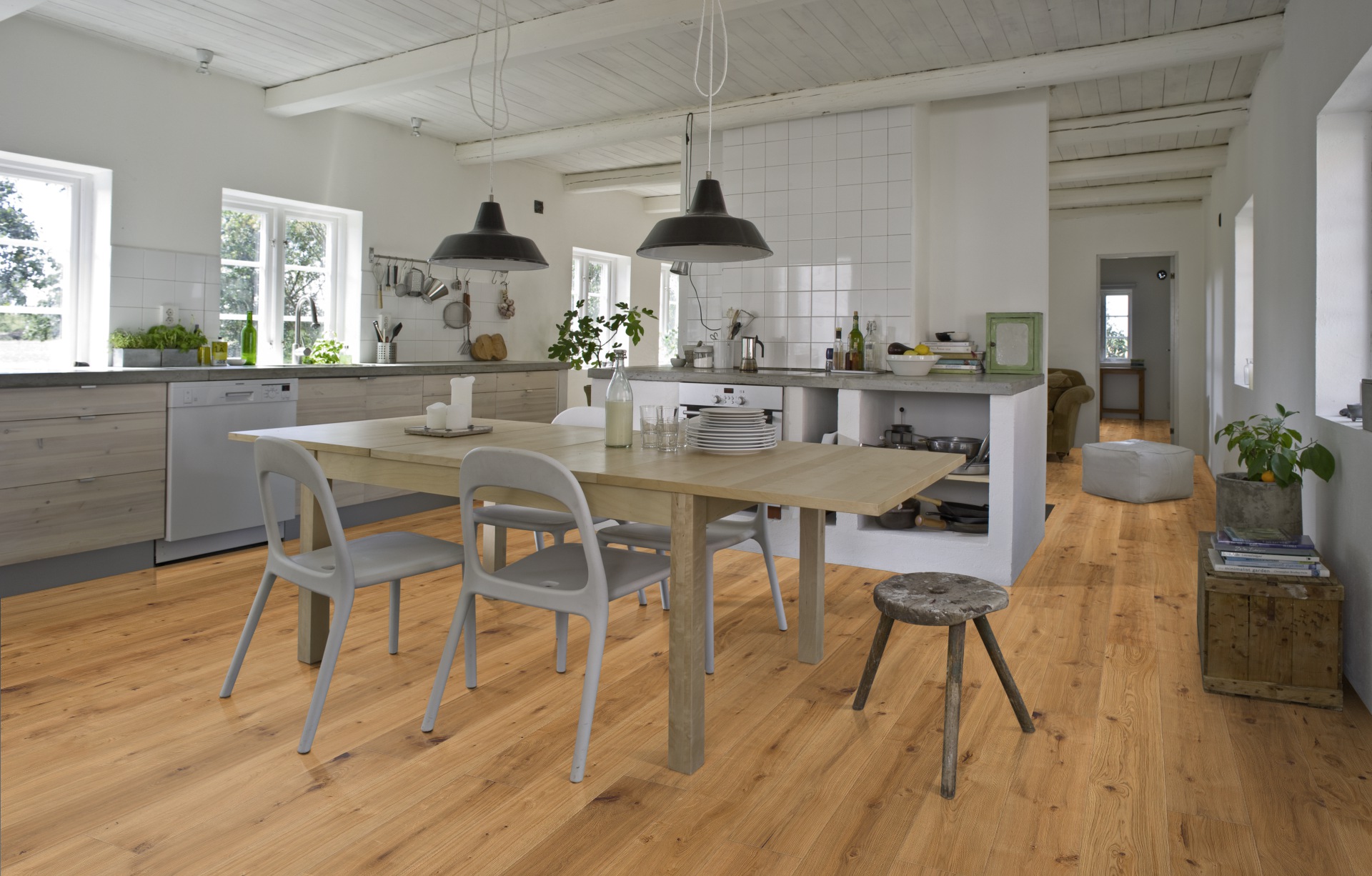 Паркетная доска Kahrs Смоланд Дуб Ведбо Vedbo 151NCSEK01KW240 Dynamic 2420×187×15 фото в интерьере