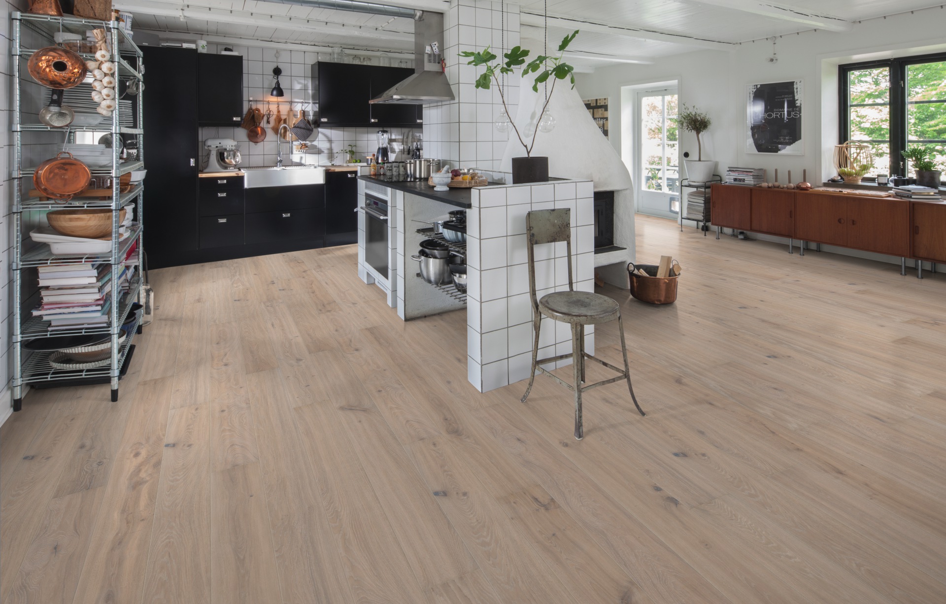 Паркетная доска Kahrs Смоланд Дуб Виста Vista 151NCSEK02KW240 Dynamic 2420×187×15 фото в интерьере