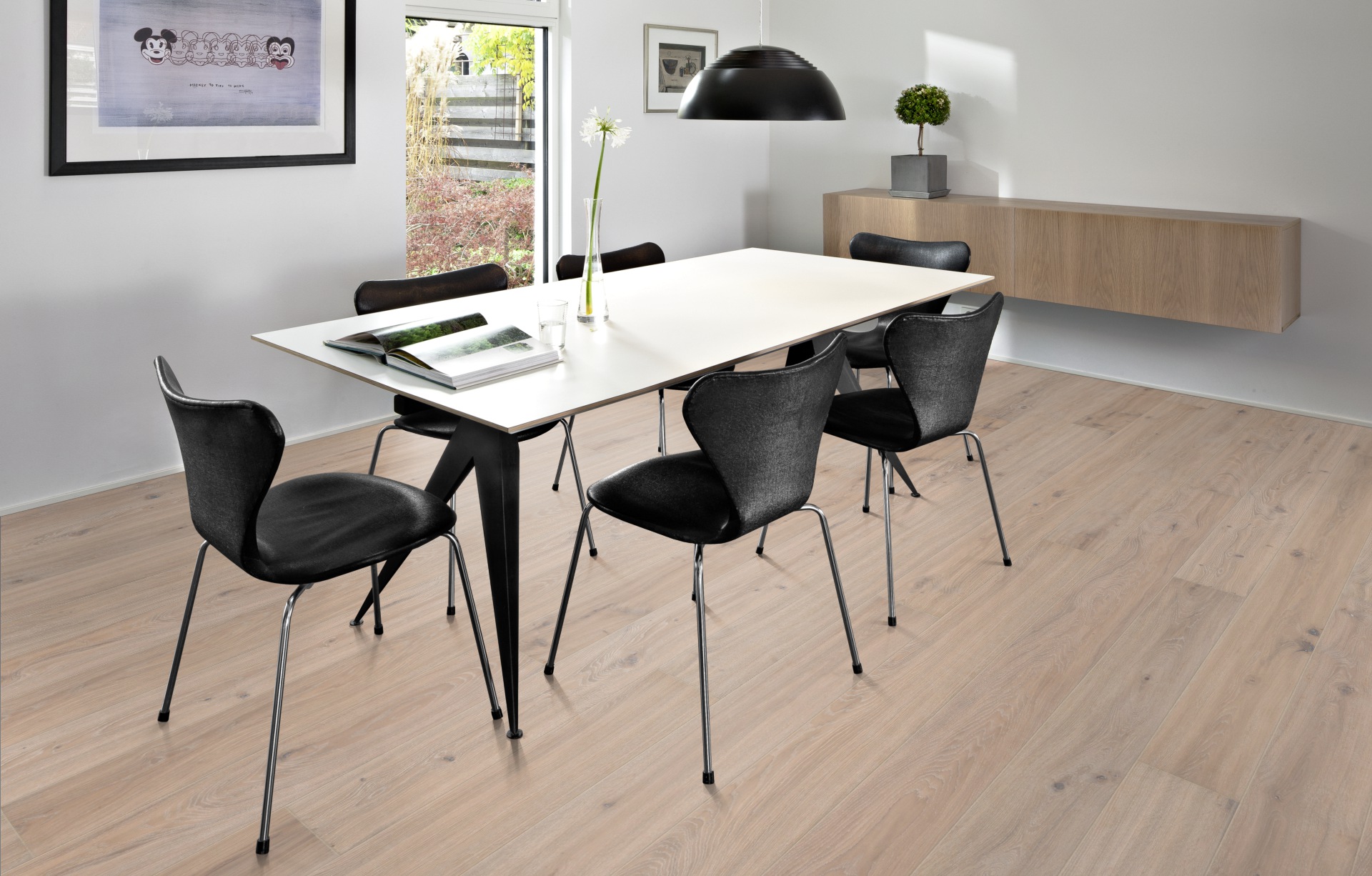 Паркетная доска Kahrs Смоланд Дуб Виста Vista 151NCSEK02KW240 Dynamic 2420×187×15 фото в интерьере