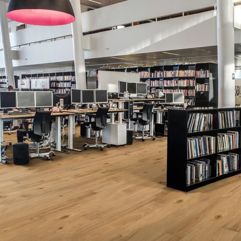 Паркетная доска Kahrs Commodity Дуб Козенца Cosenza 151N9LEK09KW240 lively 2420×187×15 фото в интерьере