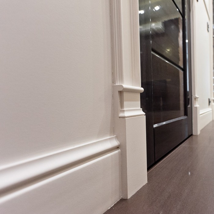 Плинтус под покраску Orac Decor Select SX118 2000×138×18 фото в интерьере