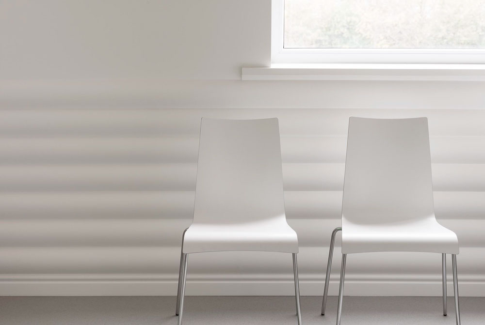 Плинтус под покраску Orac Decor Orac Axxent SX122 2000×79×22 фото в интерьере