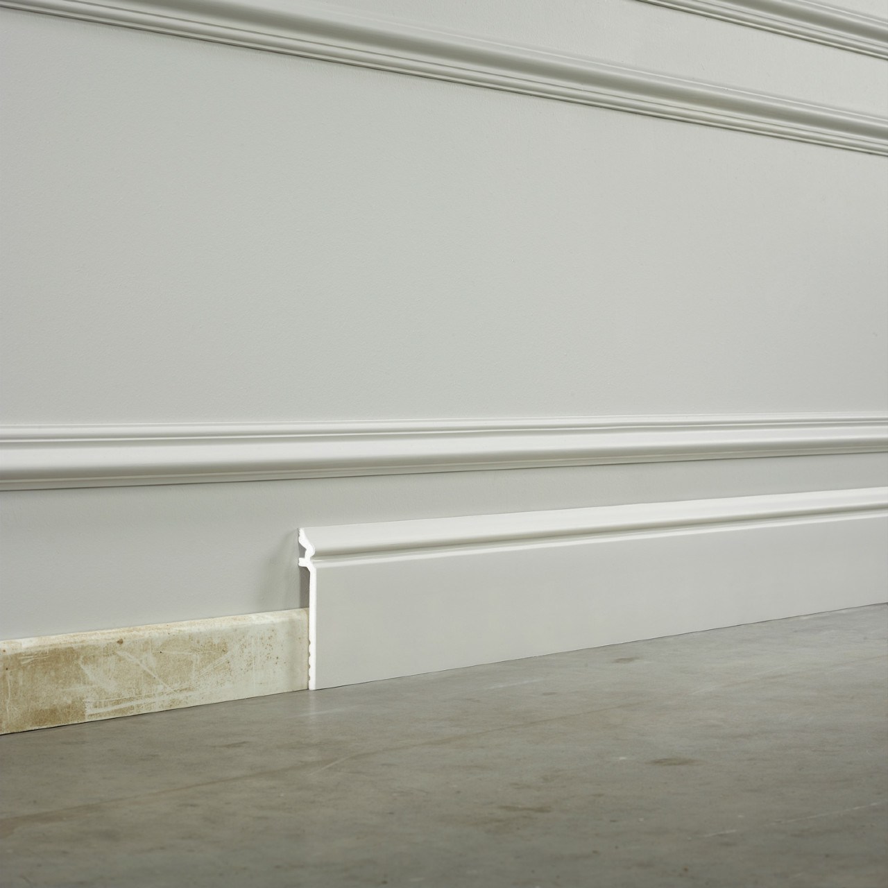 Плинтус под покраску Orac Decor Fundamentals SX186 2000×138×22 фото в интерьере