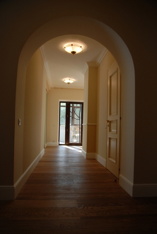 Плинтус под покраску Ultrawood Base 5011 2440×165×15 фото в интерьере