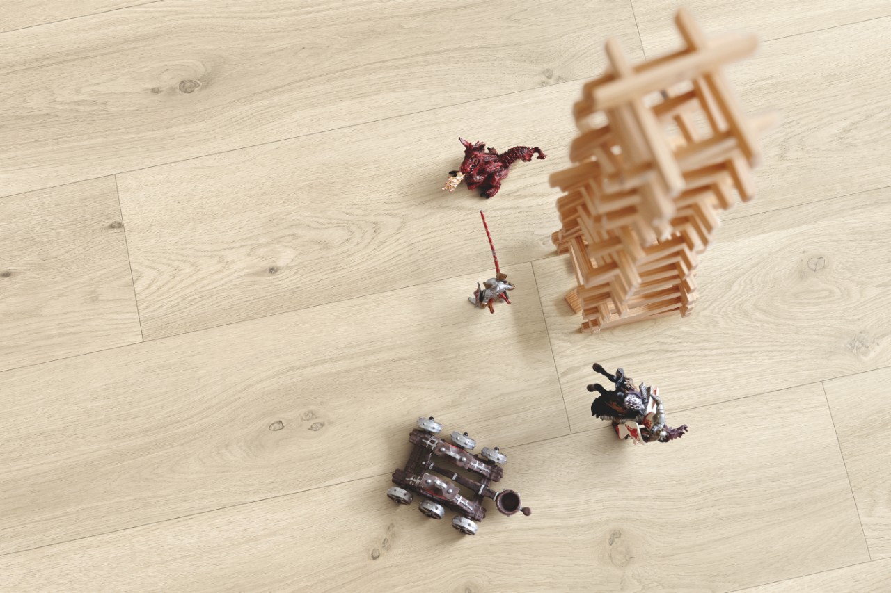 Кварцвиниловая плитка Pergo замковая Classic Plank Premium Click Дуб современный Серый V2107-40017 1251×187×4,5 фото в интерьере Кварцвиниловая плитка Pergo замковая Classic Plank Premium Click Дуб современный Серый V2107-40017 1251×187×4,5 фото в интерьере