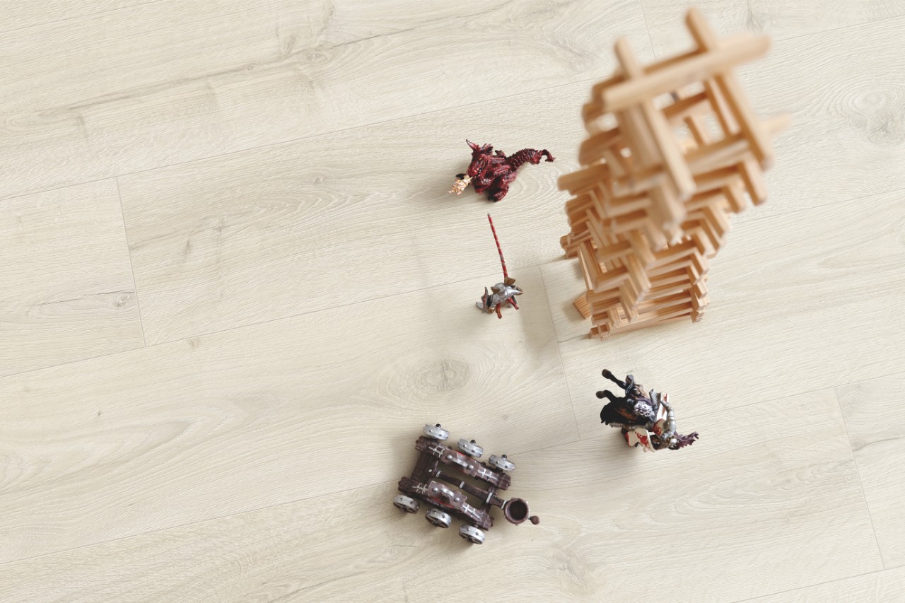 Кварцвиниловая плитка Pergo замковая Classic Plank Premium Click Дуб Горный Светлый V2107-40163 1251×187×4,5 фото в интерьере