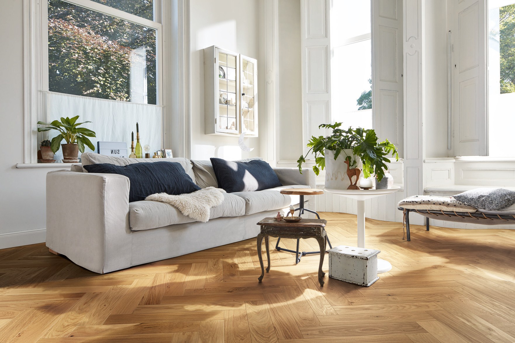 Паркетная доска Meister PS 400 Residence Дуб Лайвли елка 8047 500×100×13 фото в интерьере