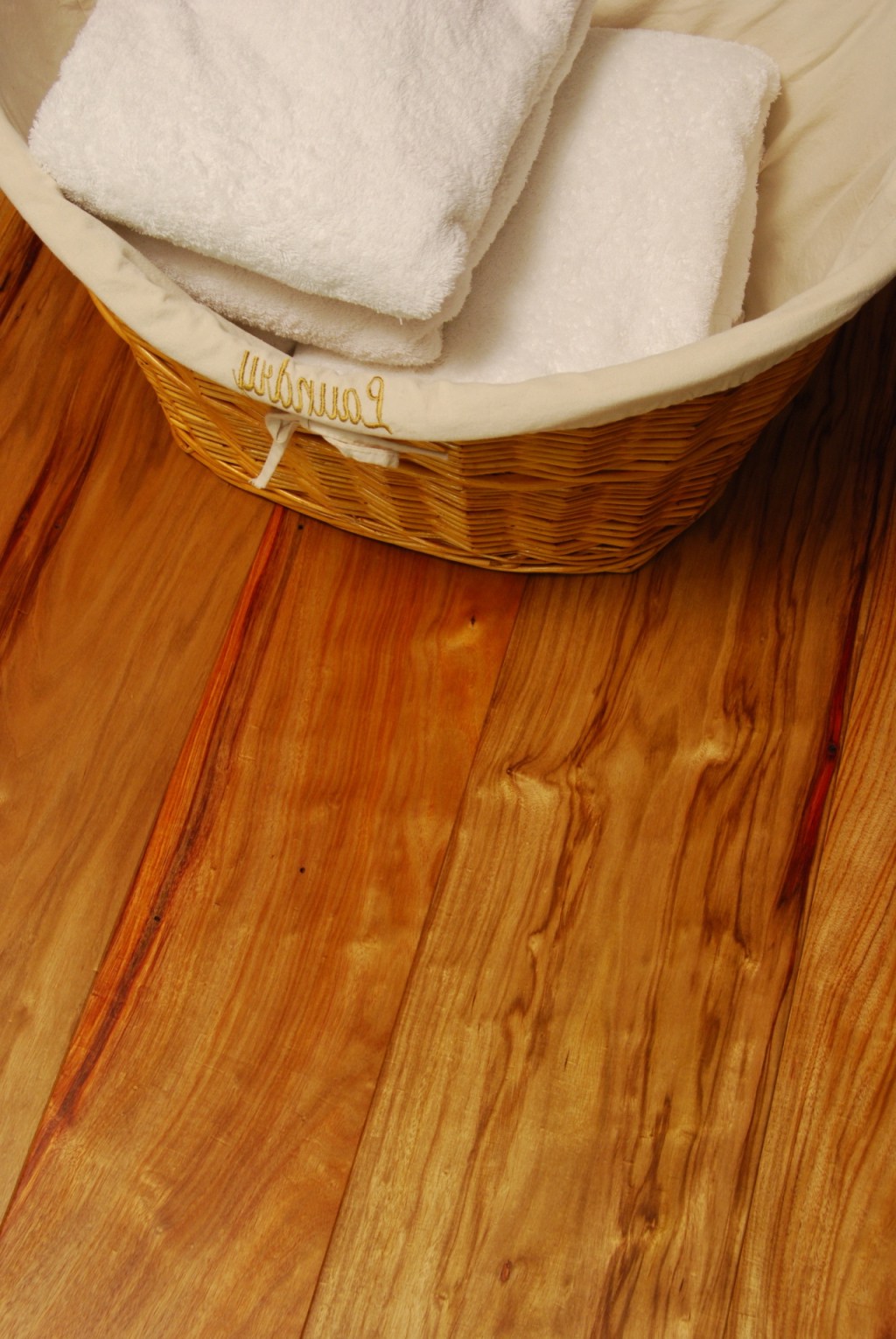 Инженерная доска Inpa Тарара Амарилла лак 310–2140×137×15 фото в интерьере