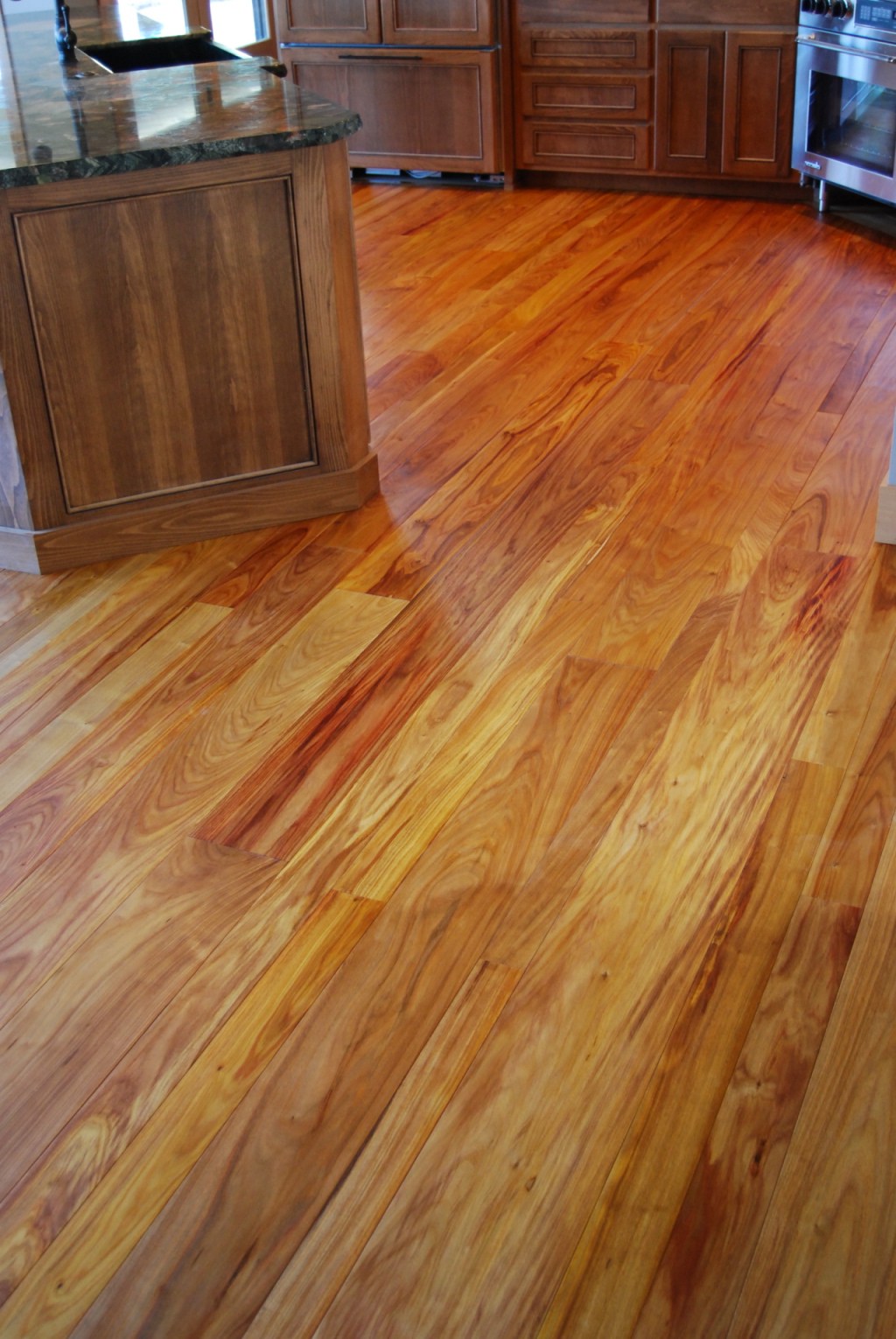 Инженерная доска Inpa Тарара Амарилла лак 310–2140×137×15 фото в интерьере