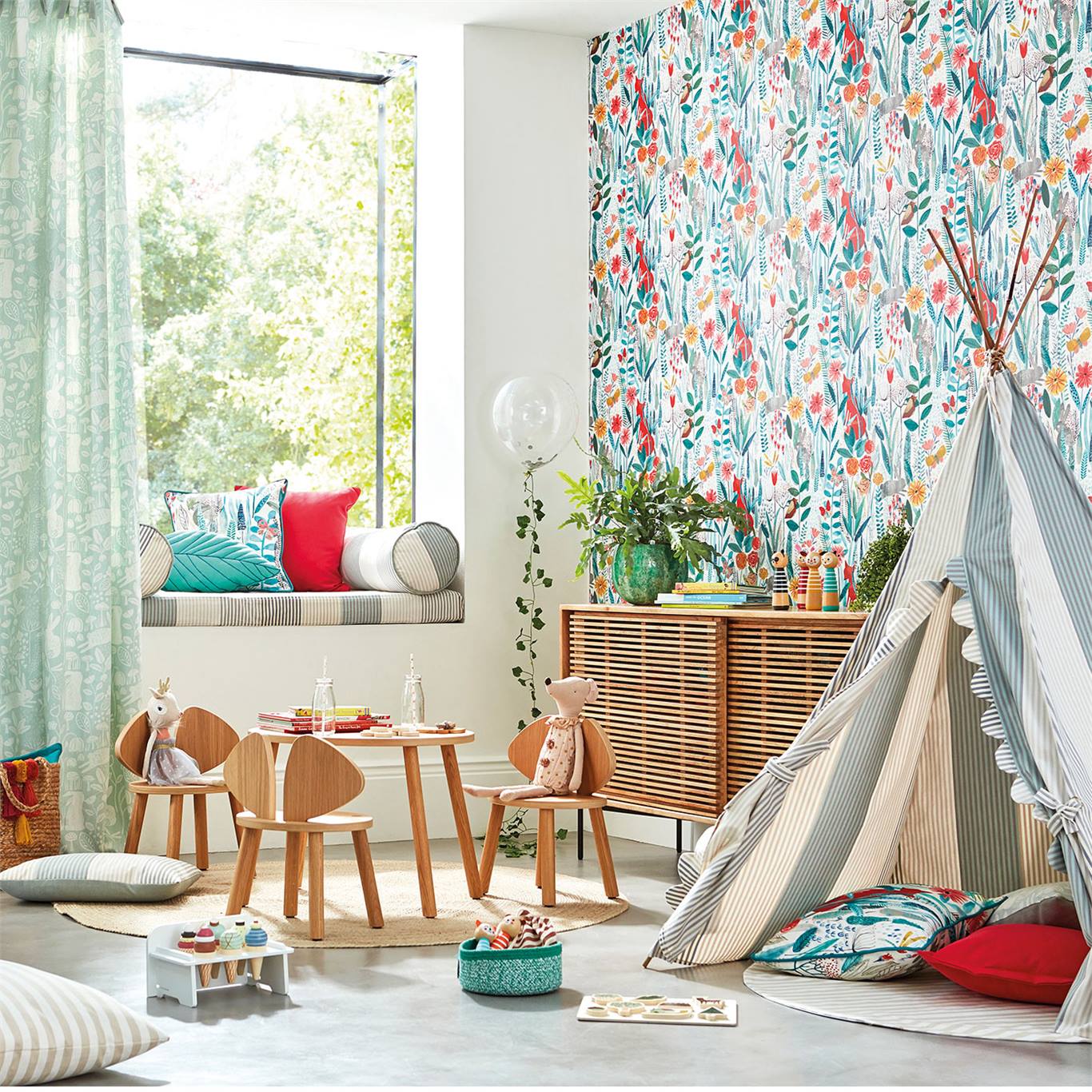 Обои Harlequin Book of Little Treasures Hide And Seek Poppy 112633 фото в интерьере