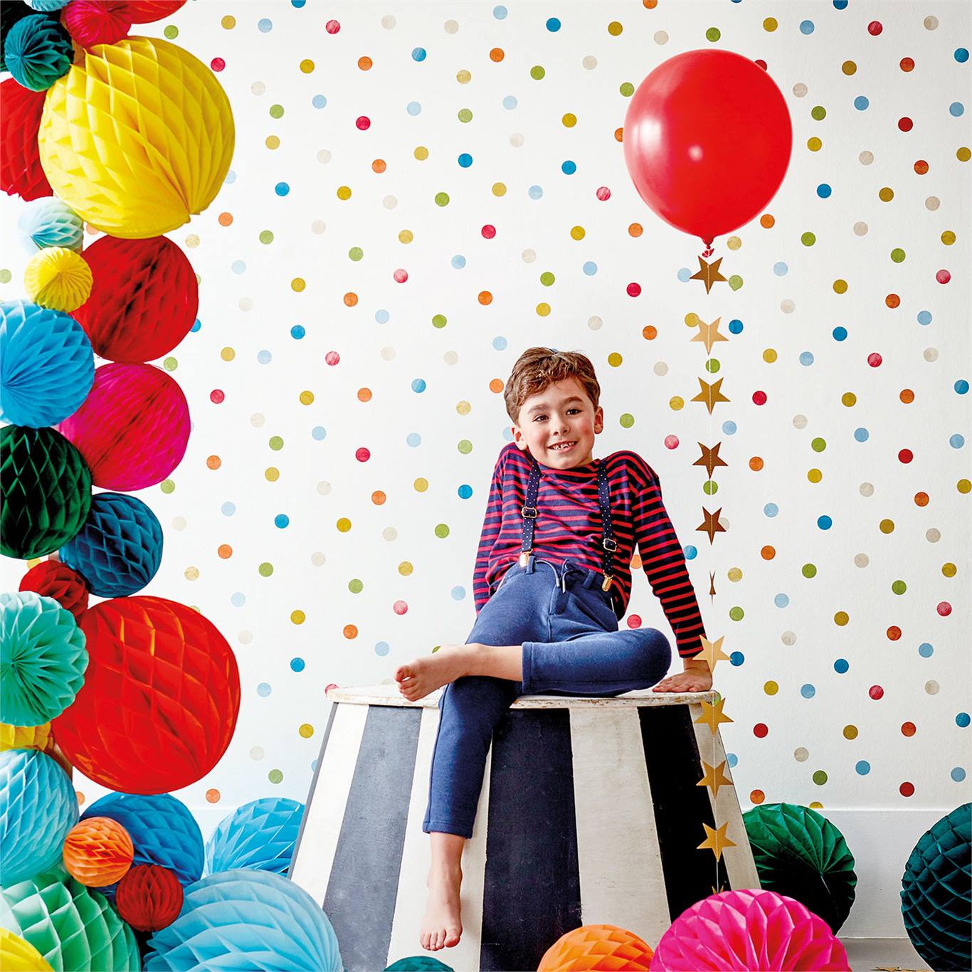 Обои Harlequin Book of Little Treasures Bon Bon Sky 112636 фото в интерьере