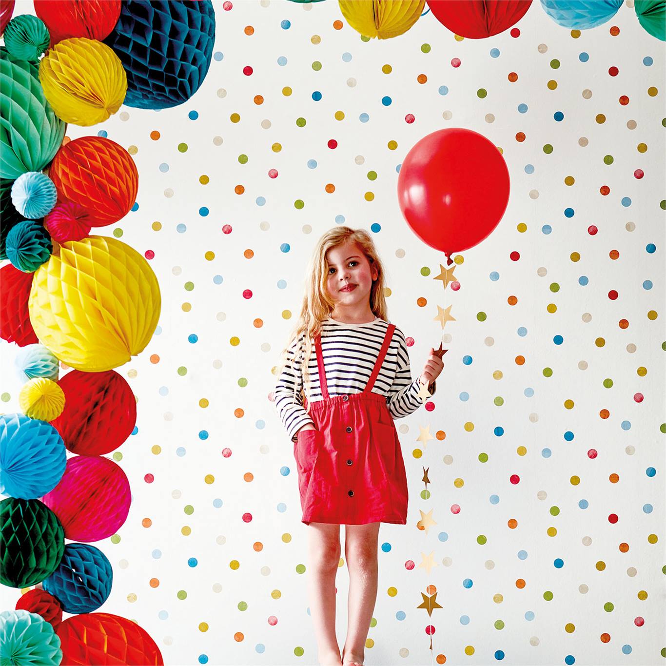 Обои Harlequin Book of Little Treasures Bon Bon Sky 112636 фото в интерьере