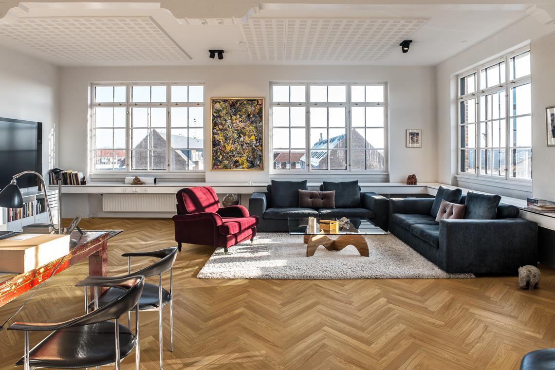 Инженерная доска Kahrs Студио Дуб AB под маслом Oak AB natural oiled HB 111PABEKF0KE050 Calm венгерская елка 490×70×11 фото в интерьере