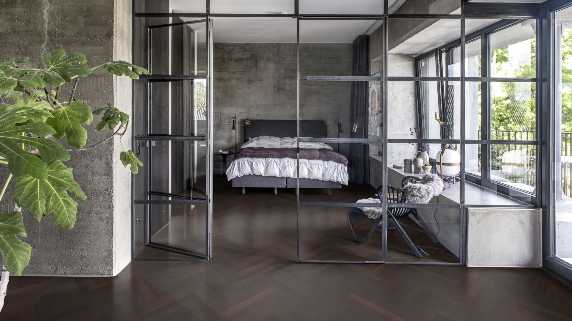 Инженерная доска Kahrs Студио Дуб AB копченый под маслом Smoked Oak AB oiled HB 111PABEKFCKE050 Calm венгерская елка 490×70×11 фото в интерьере