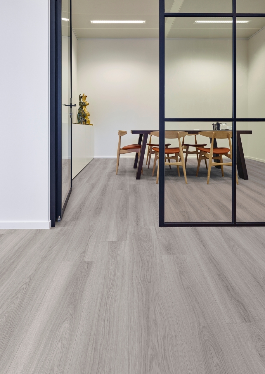 Кварцвиниловая плитка Design Floors клеевая Matrix Riviera Oak 1952 1219,2×177,8×5 фото в интерьере