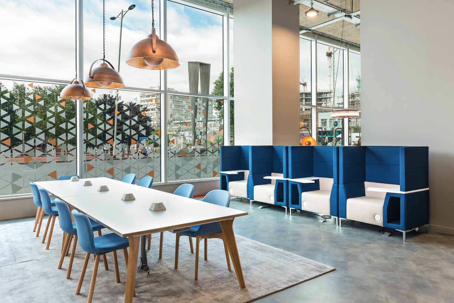 Кварцвиниловая плитка Design Floors клеевая Matrix Ceramic 4968 500×500×5 фото в интерьере