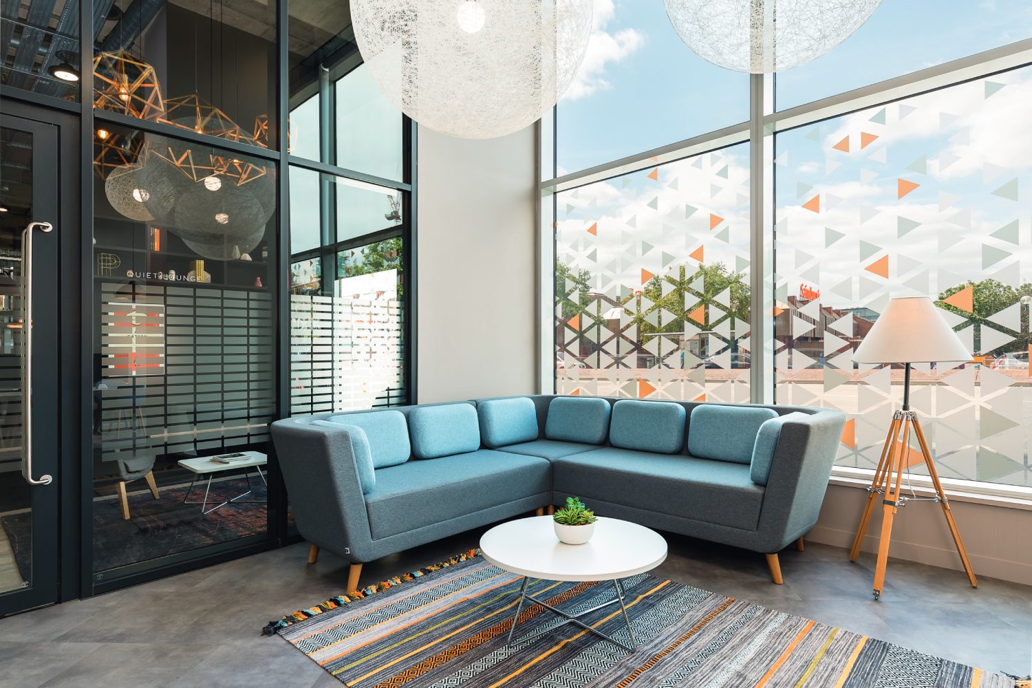 Кварцвиниловая плитка Design Floors клеевая Matrix Ceramic 4970 914,4×457,2×5 фото в интерьере Кварцвиниловая плитка Design Floors клеевая Matrix Ceramic 4970 914,4×457,2×5 фото в интерьере