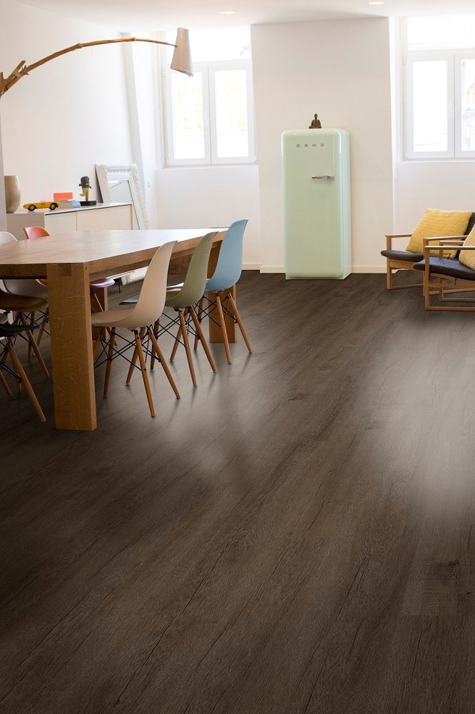 Пробковый пол замковый CorkArt Design concept Enzo DW 4018 DNN B 1200×210×10,5 фото в интерьере