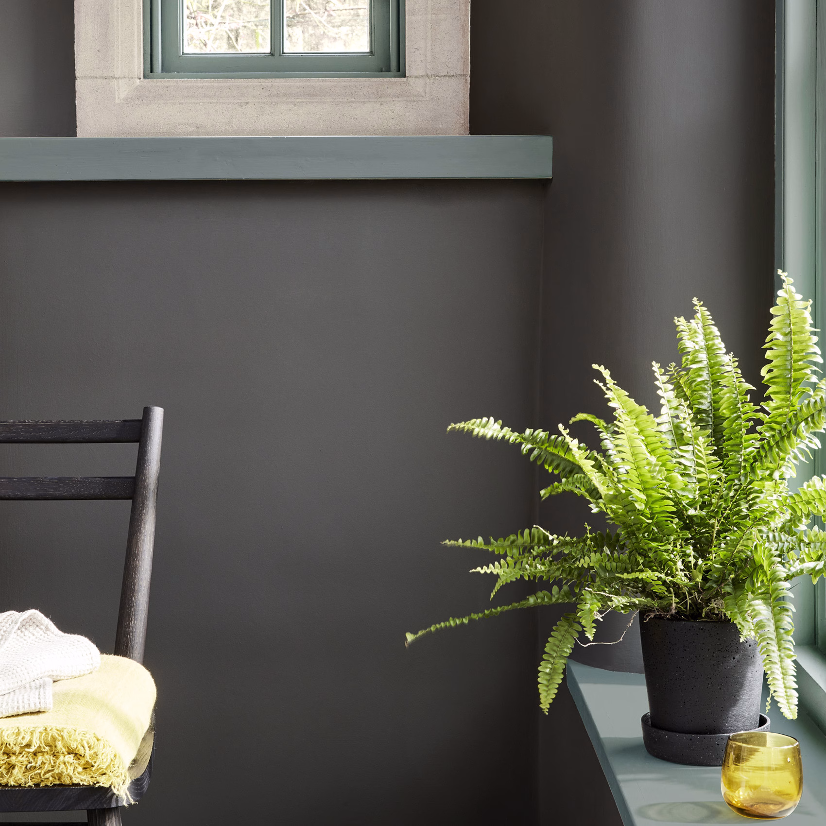 Краска Little Greene цвет Vulcan 324 Intelligent Gloss 1 л фото в интерьере