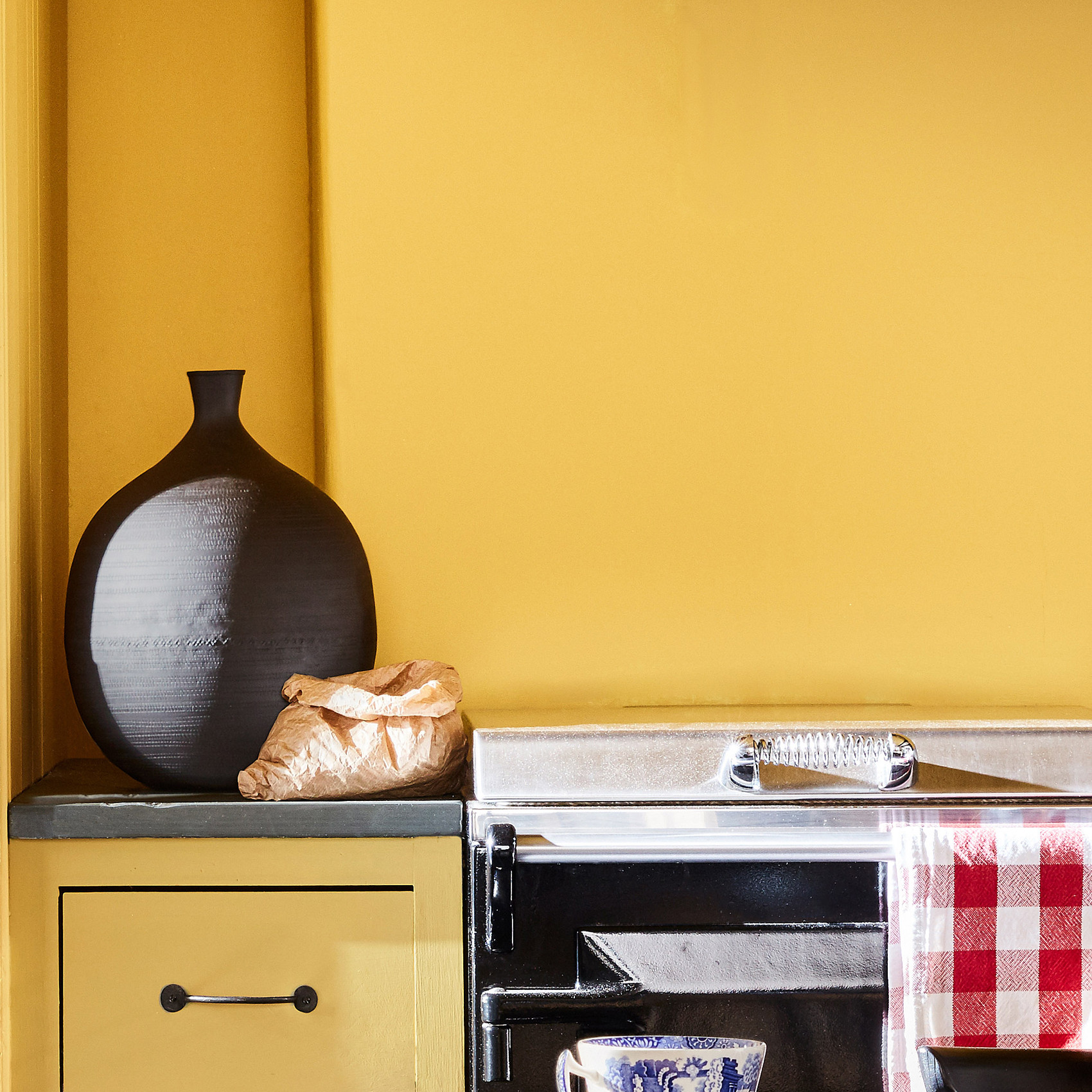 Краска Little Greene цвет Giallo 337 Interior Oil Eggshell 1 л фото в интерьере