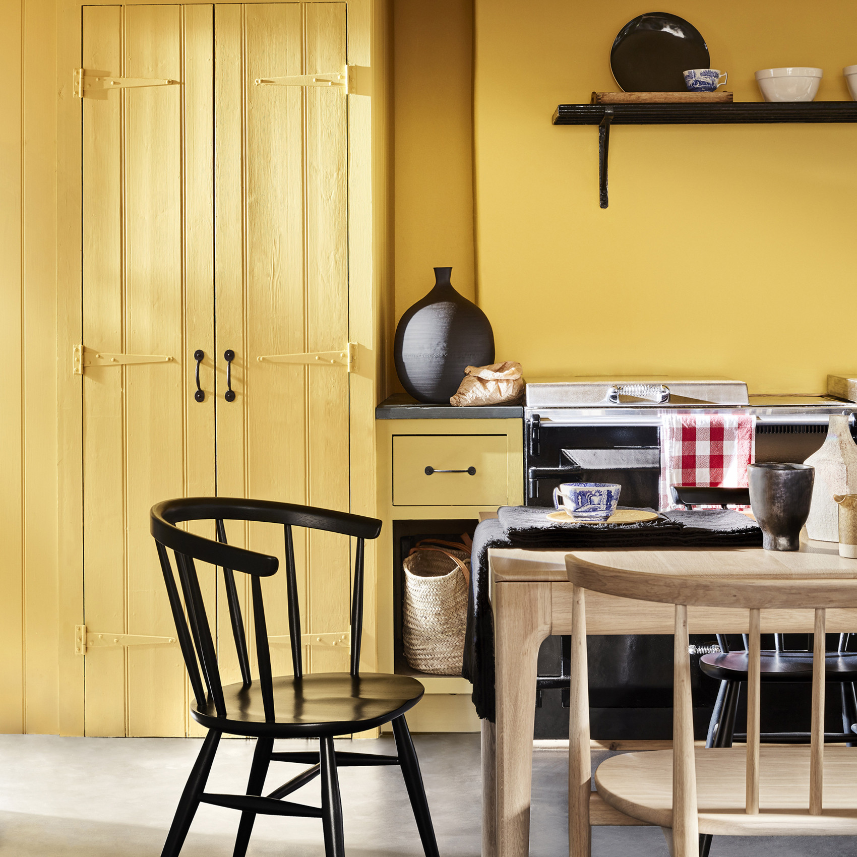 Краска Little Greene цвет Giallo 337 Intelligent Matt 1 л фото в интерьере