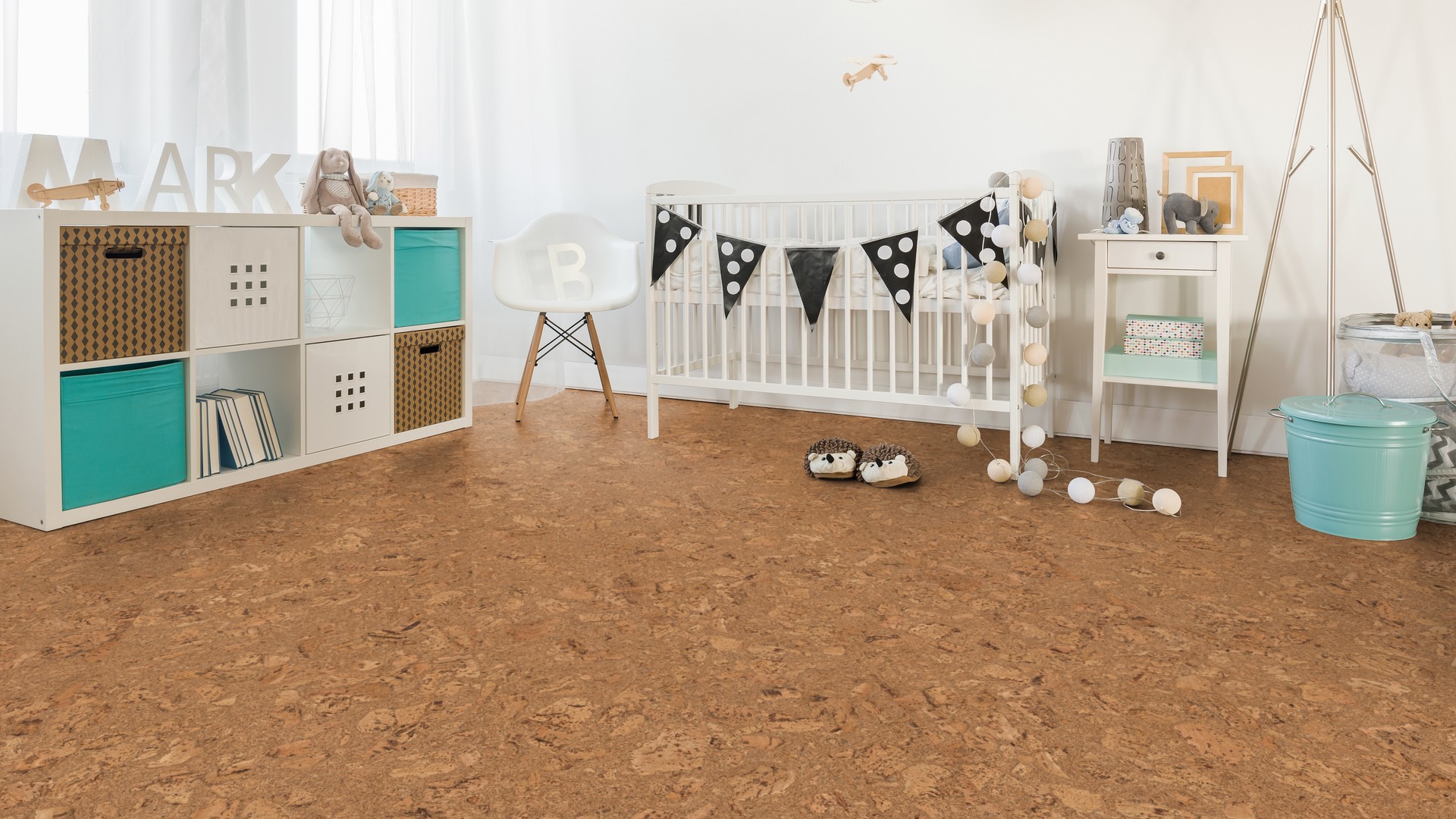 Пробковый пол клеевой Wicanders Cork Pure Originals Personality AJ2Z003 600×300×6 фото в интерьере Пробковый пол клеевой Wicanders Cork Pure Originals Personality AJ2Z003 600×300×6 фото в интерьере