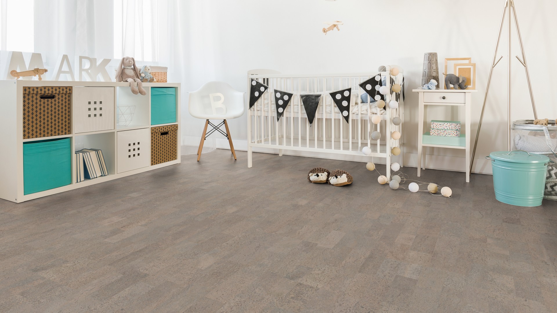 Пробковый пол клеевой Wicanders Cork Pure Identity Silver AJ2Y001 600×300×6 фото в интерьере