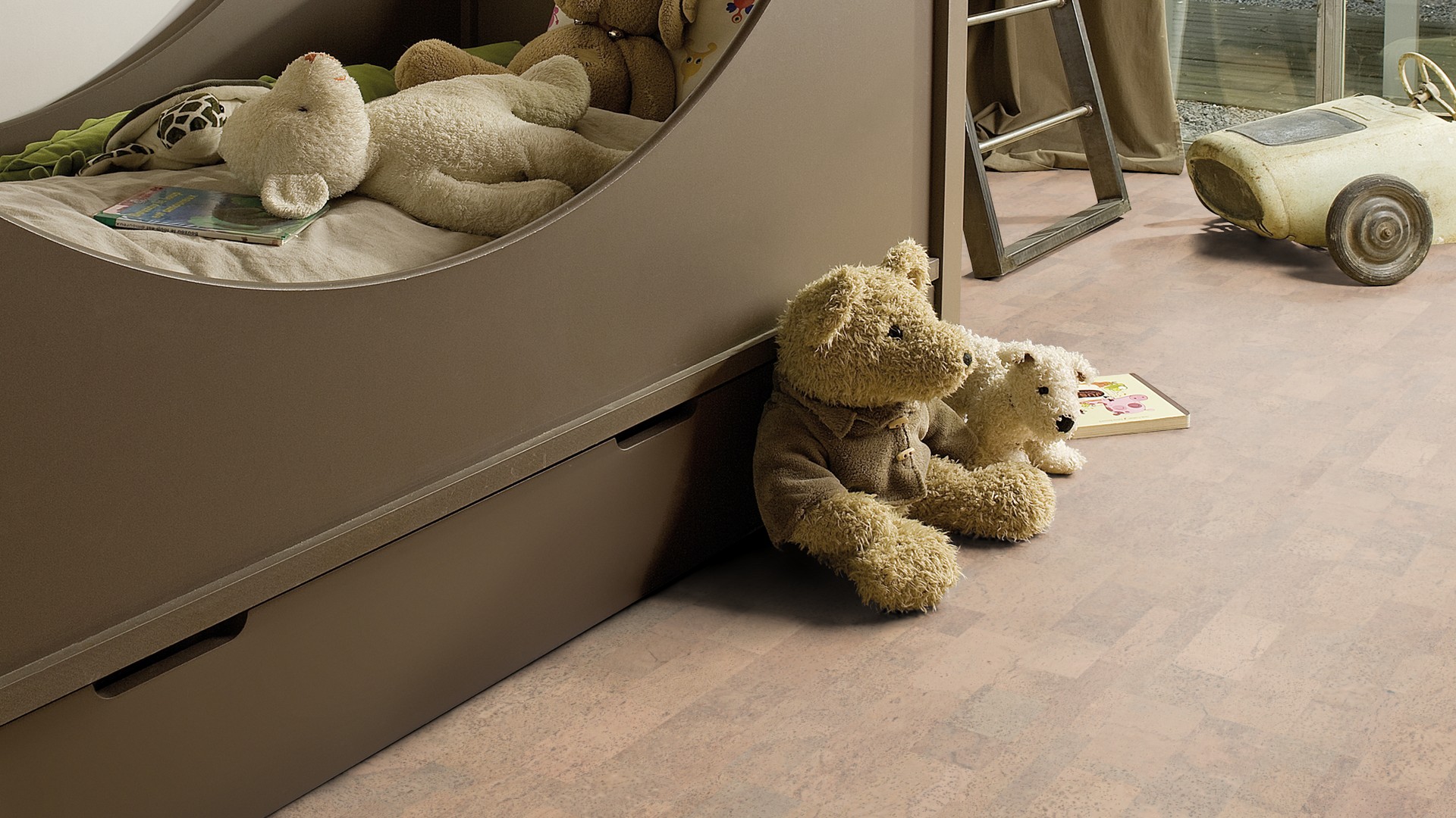 Пробковый пол клеевой Wicanders Cork Pure Identity Champagne AJ2O002 600×300×6 фото в интерьере