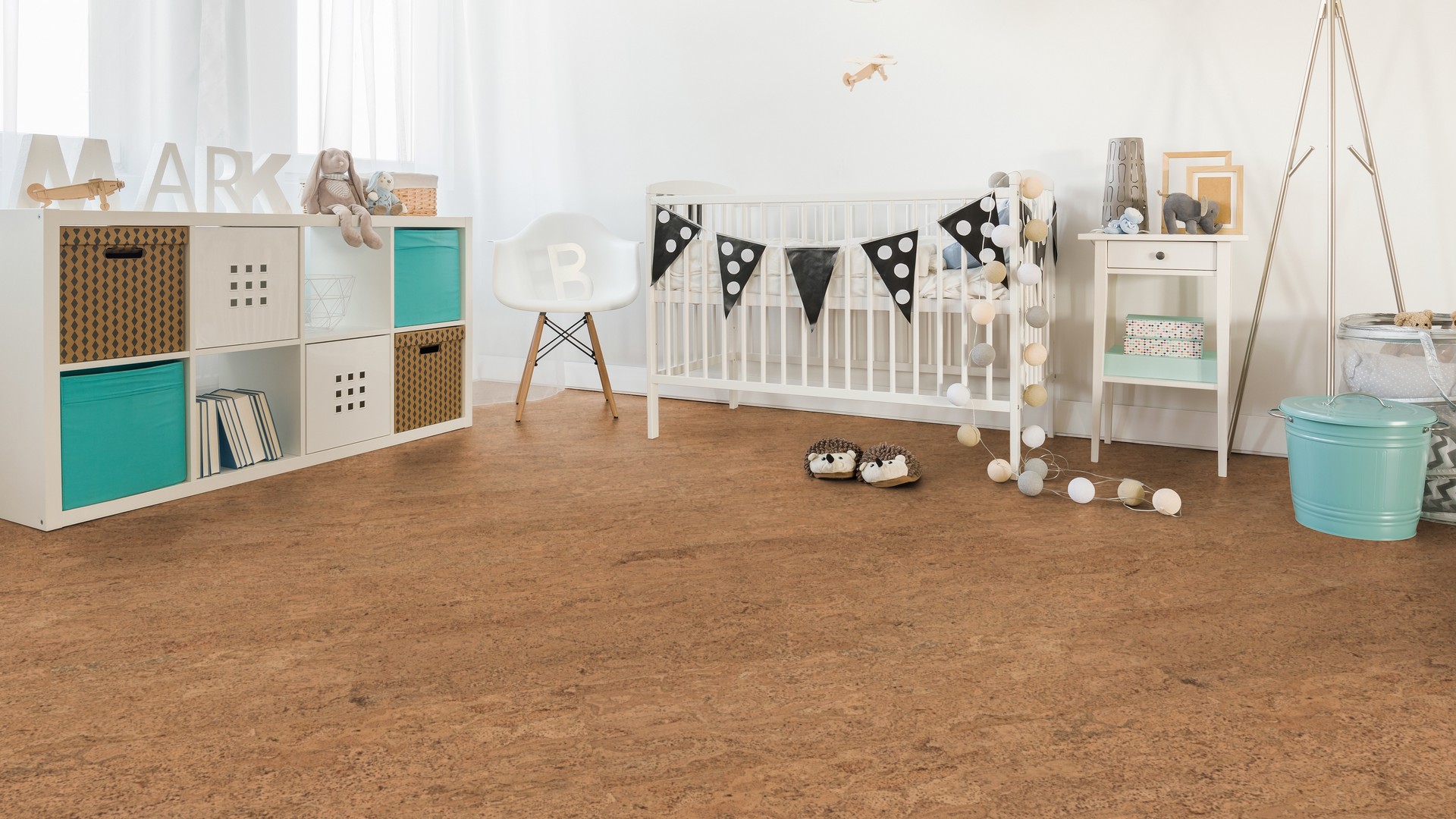 Пробковый пол клеевой Wicanders Cork Pure Originals Symphony AJAJ004 600×300×6 фото в интерьере