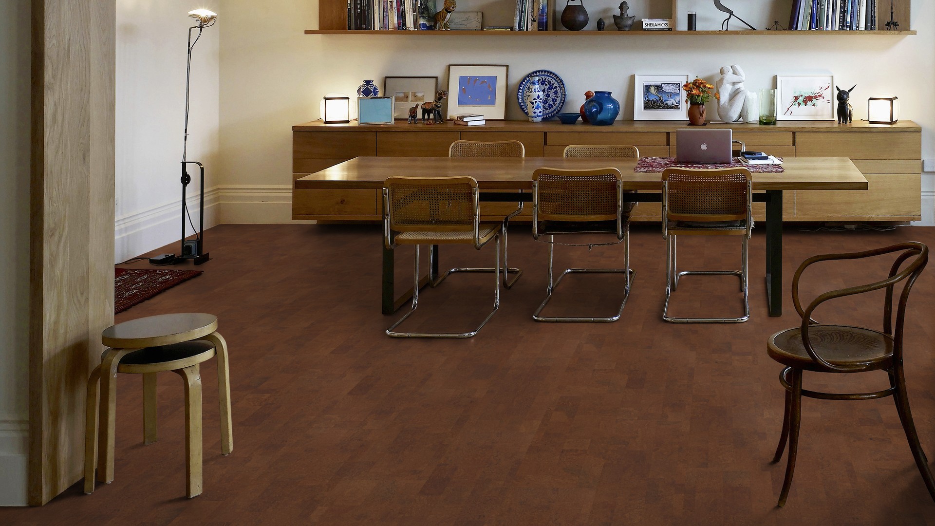 Пробковый пол клеевой Wicanders Cork Pure Identity Chestnut AJ3G002 600×300×6 фото в интерьере