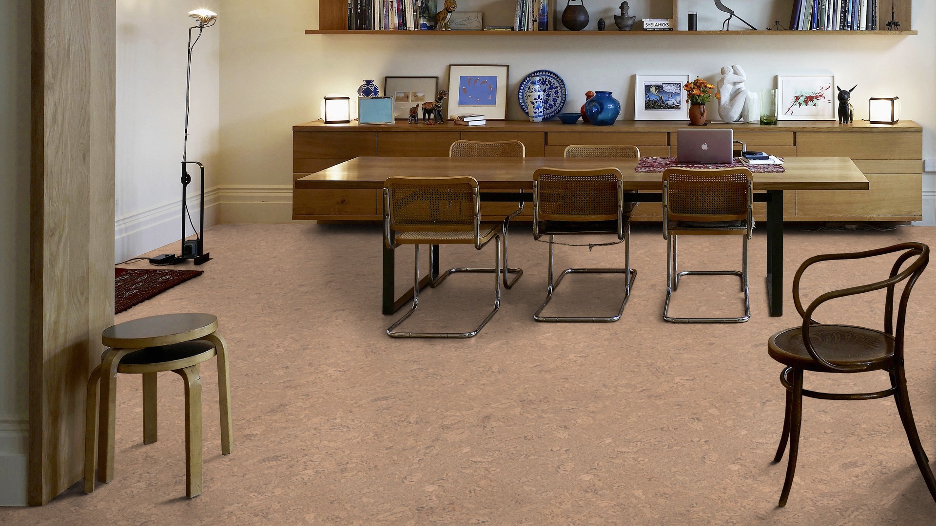 Пробковый пол клеевой Wicanders Cork Pure Personality Champagne AJ3K002 600×300×6 фото в интерьере Пробковый пол клеевой Wicanders Cork Pure Personality Champagne AJ3K002 600×300×6 фото в интерьере