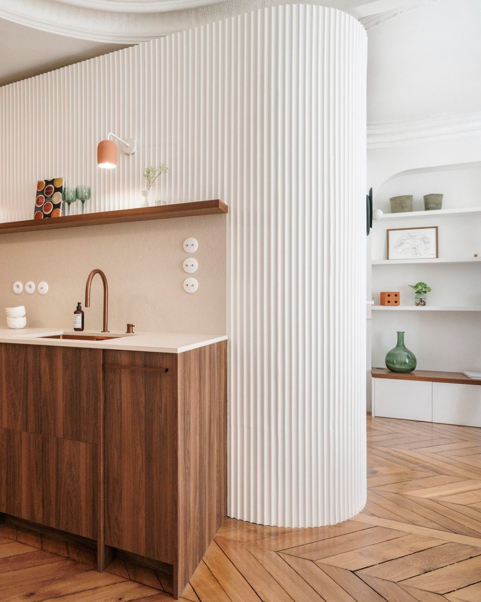 Стеновая панель под покраску Orac Decor Modern Valley W109F гибкая 2000×250×13 фото в интерьере