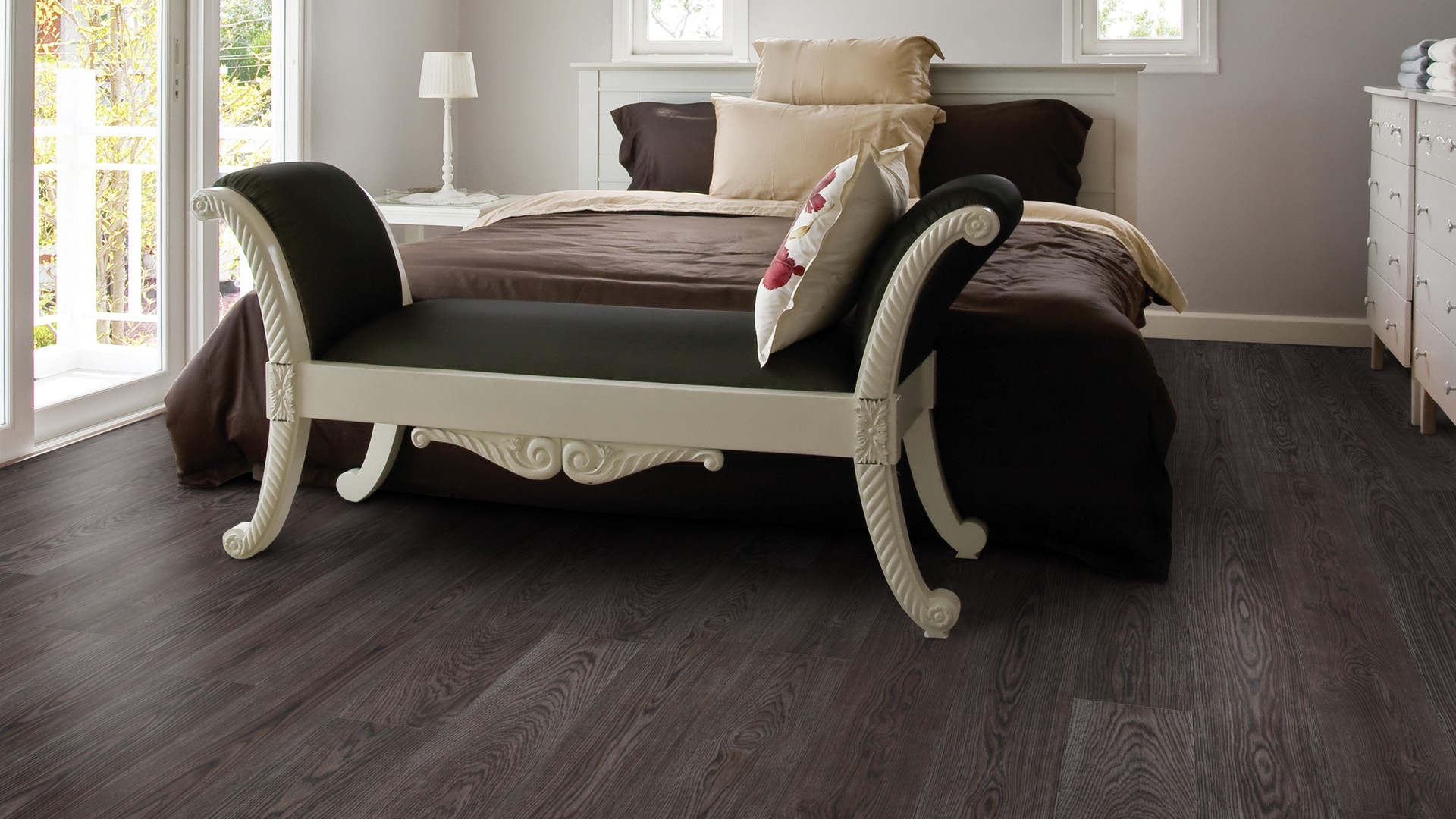 Пробковый пол замковый Wicanders Wood Essence Coal Oak D8F2001 1830×185×11,5 фото в интерьере